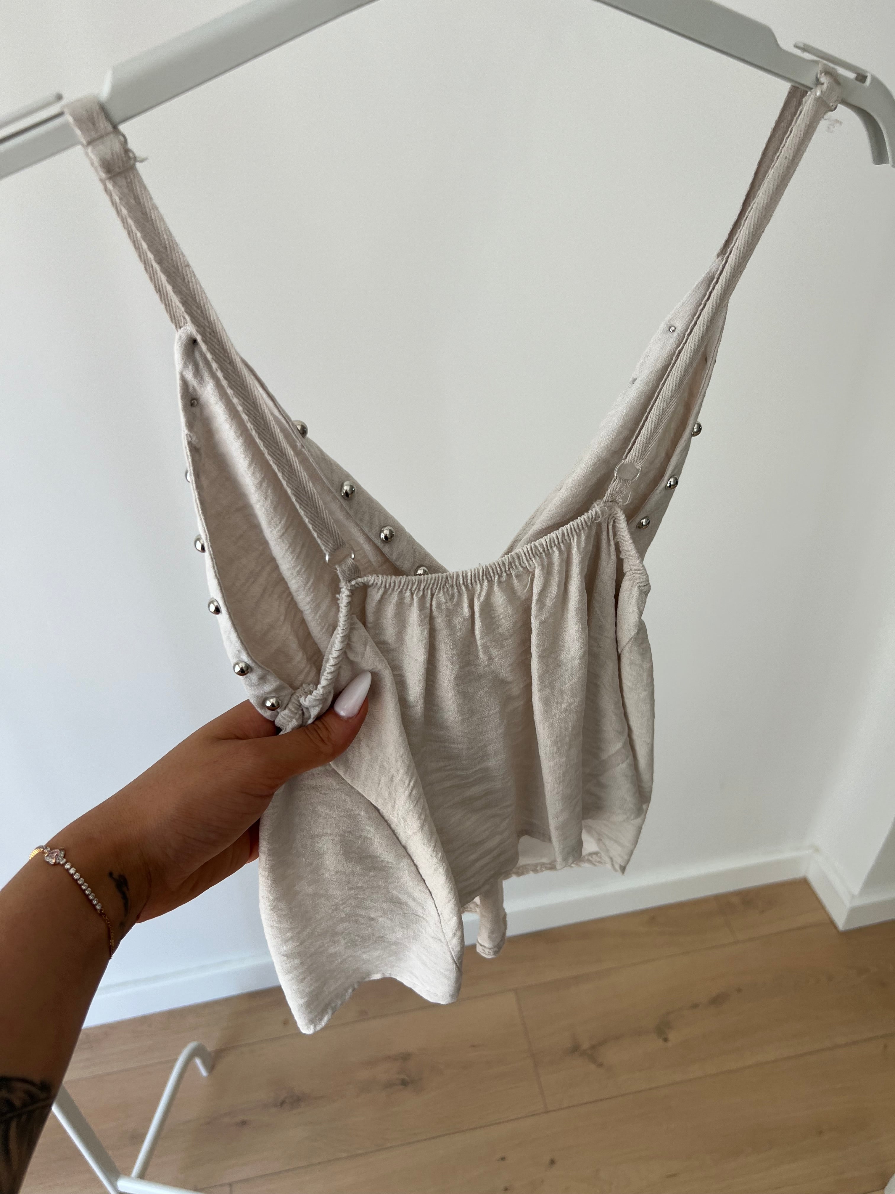 Top Tachas Beig